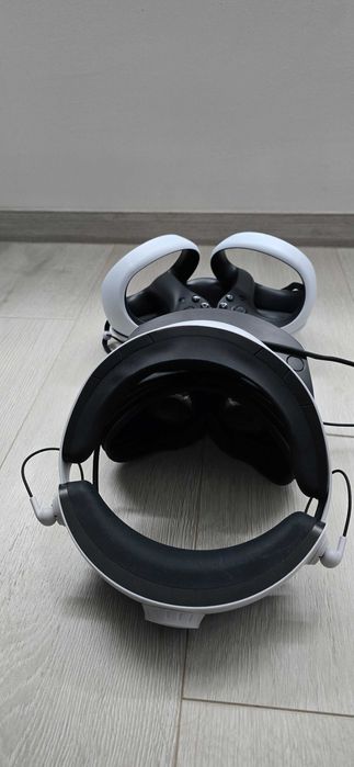 Продавам PlayStation VR2 + PlayStation VR2 Sense (зарядно)