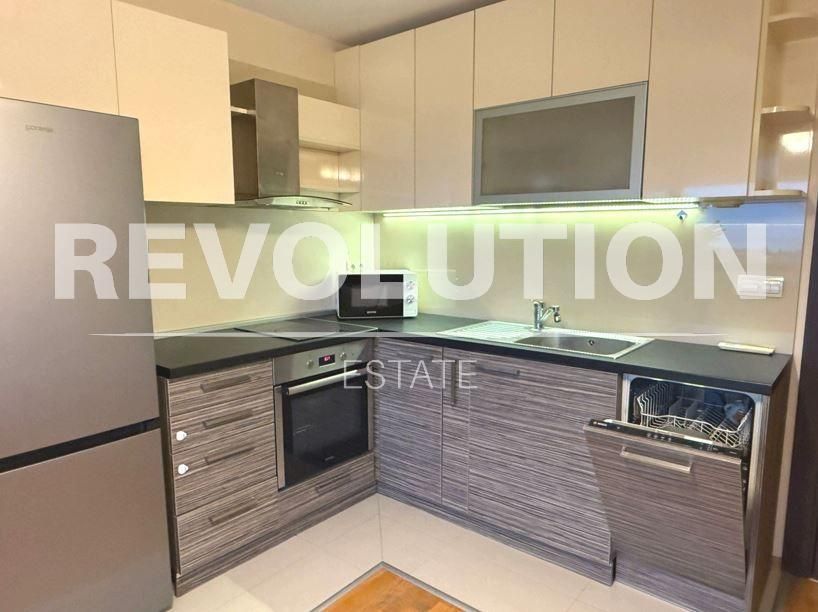 Дава се под наем Тристаен апартамент в Варна, Чайка - 95 кв.м за 668.1 € - Снимка #1