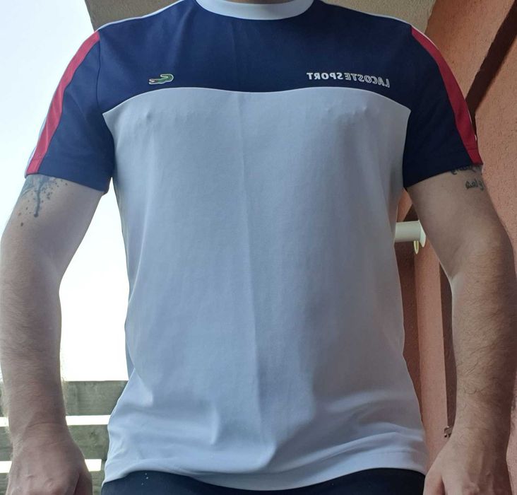 vând tricou Lacoste