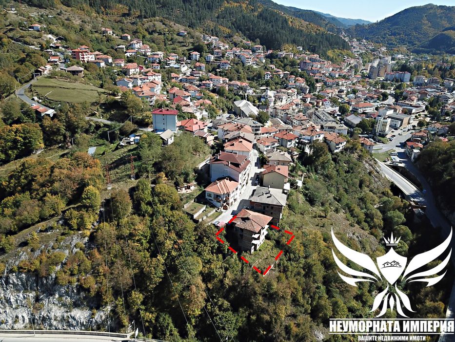 Нова къща с 388кв. РЗП и двор 600кв кв.Устово гр.Смолян