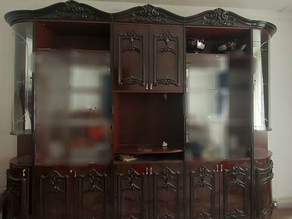 Продается классическая мебельная стенка для гостиной (зал мебел)