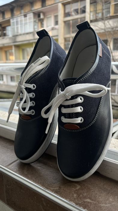 Нови спортни обувки