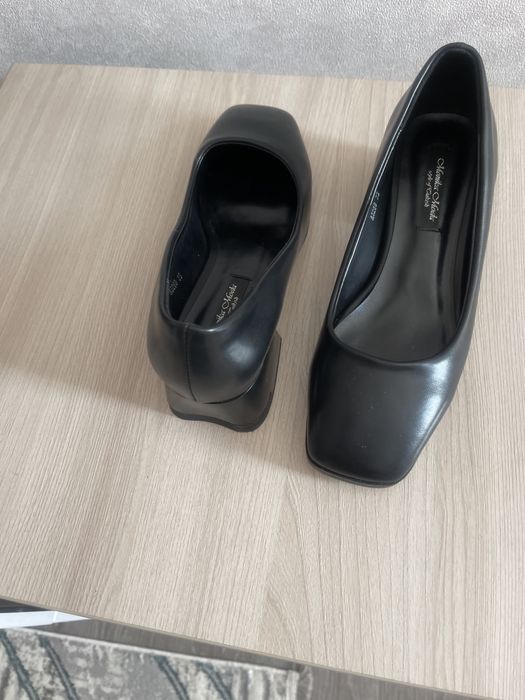 Продам туфли черные кожанные 36 размера