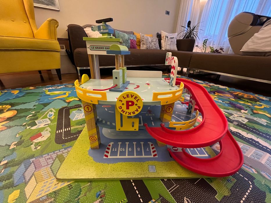 Детски дървен гараж Le Toy Van – Le Grand Garage (Луксозен модел)