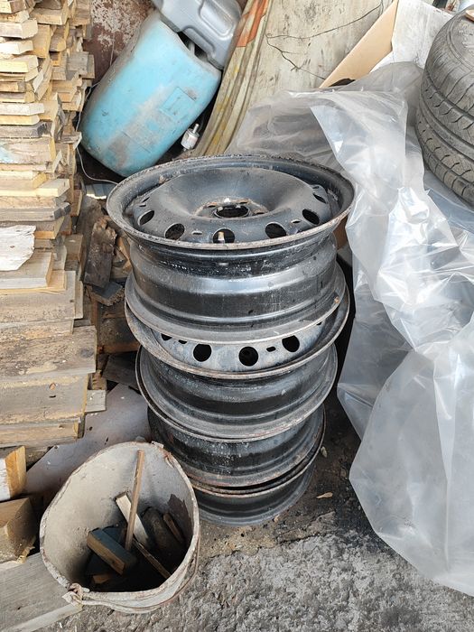 Продам диски R15 пятидырые