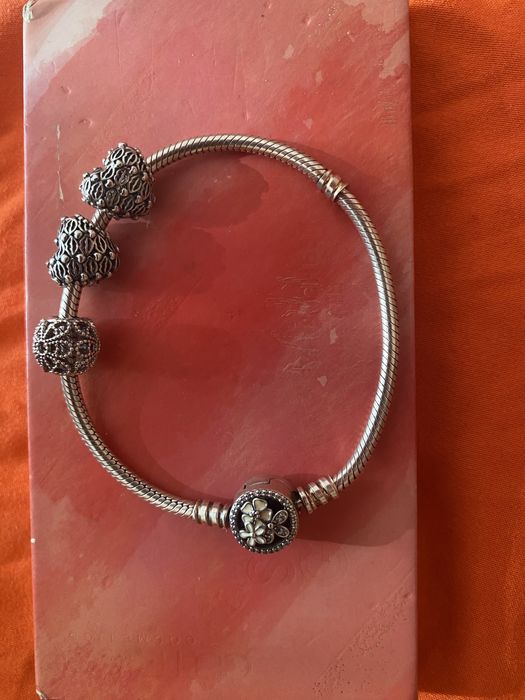 Vând brățară Pandora