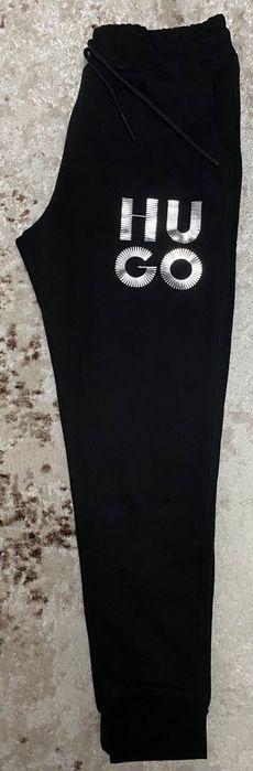 Vând compleu nou de bărbați Hugo