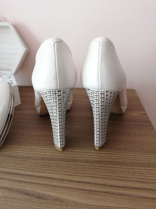 Сватбени/булченски обувки 37 номер