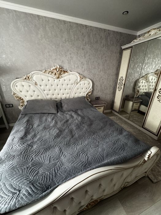 Продам спальный гарнитур