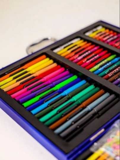 Художественный набор карандашей,красок в кейсе
