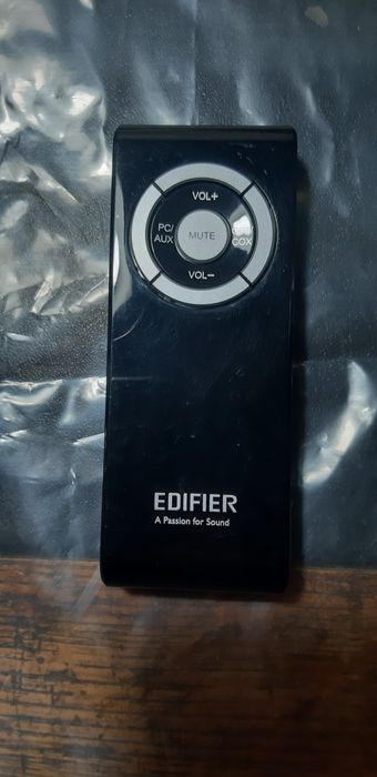 Edifier R2800 в очень хорошем состояии.