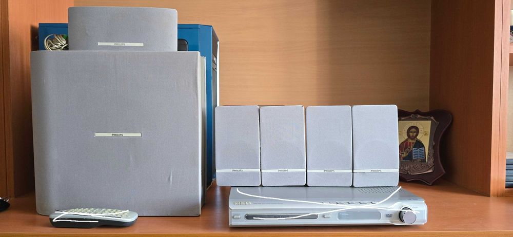 vând boxele de la un system Home Cinema 5.1 Philips HTS3300 - DVD-PLAYERUL S-A VÂNDUT