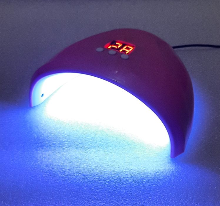 Lampă UV/LED pentru unghii