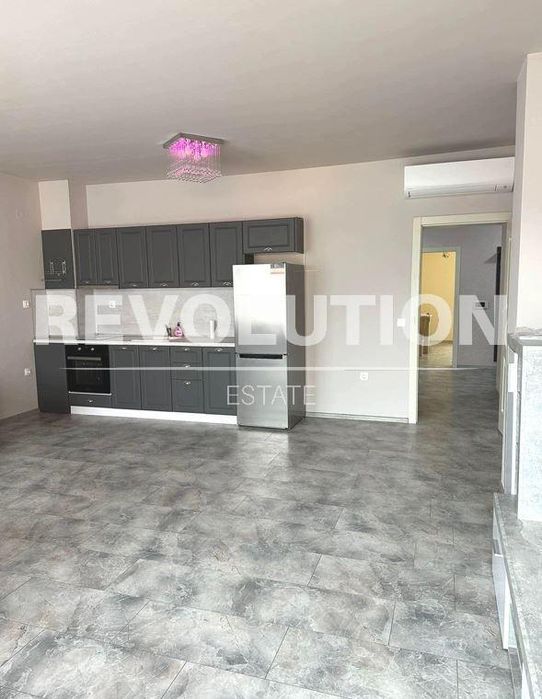 Дава се под наем Тристаен апартамент в Варна, Бриз - 135 кв.м за 1100 € - Снимка #2