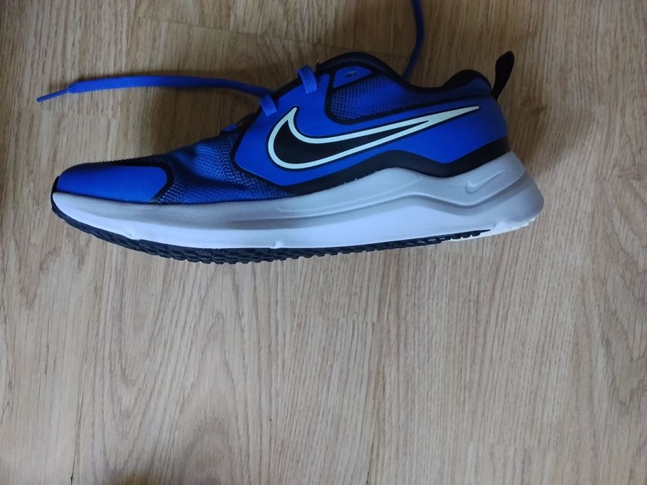 Nike Cosmic Runner