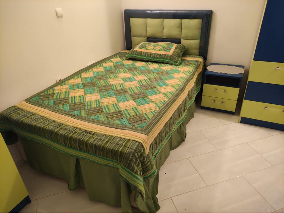 Единично легло с шкафче