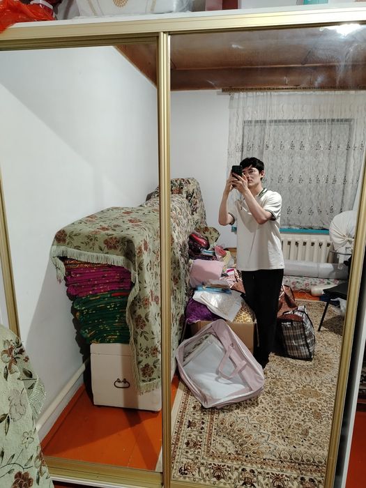 Шифоньер сатылады.