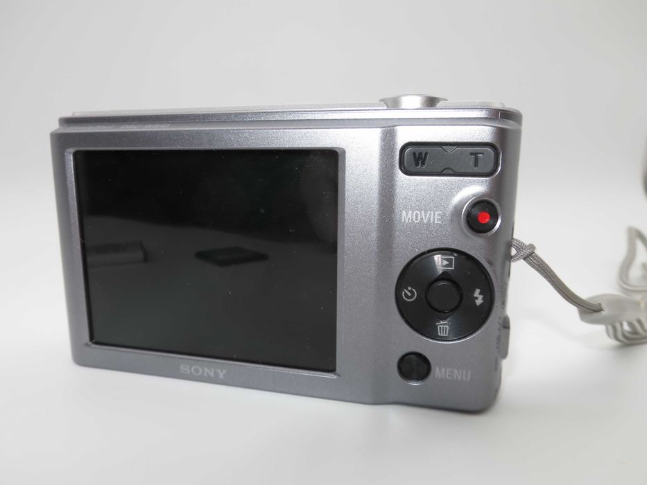 Sony Cyber-shot DSC W810 ултра компактен цифров фотоапарат, дигитална камера 20 MP, в отлично състояние, пълен комплект, работи перфектно
