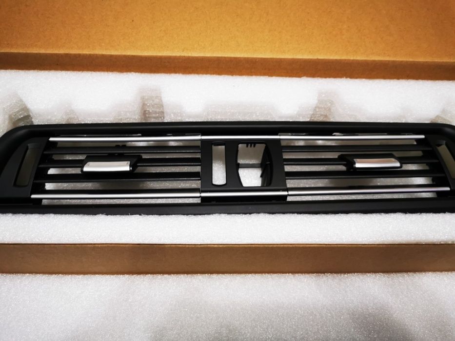 Grila centrala ventilatie cromata BMW F10 F11 F18 F06 F12 seria 5 6