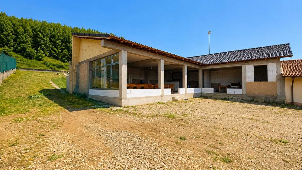VILA IMPRESIONANTA / PROPRIETATE EXCLUSIVISTĂ - potential turistic si de afaceri ! Strehaia, Mehedinti !