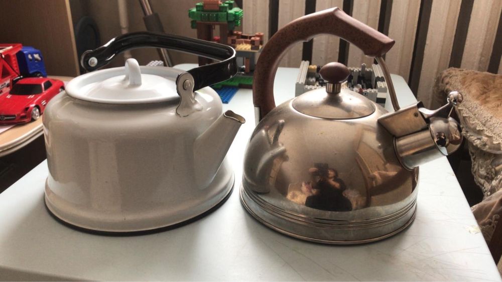 Продам два Чайника