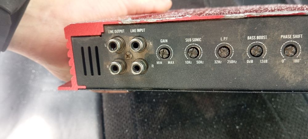 Продам усилитель аура амх1.800