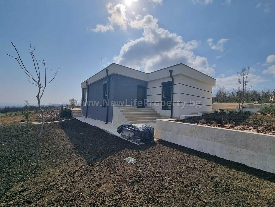 Модерна вила с панорамна гледка към морето и планината в с. Баня
