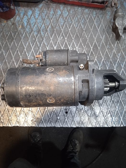Стартер на Мерседес 608