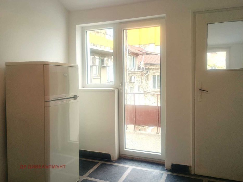 Дава се под наем Четиристаен апартамент в София, Център - 150 кв.м за 1019.49 € - Снимка #12