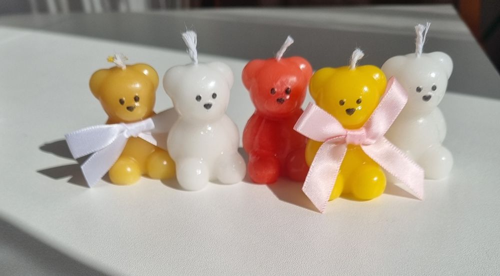 Kit pentru realizarea lumânărilor parfumate
Contine: 2 kg ceara,19 pig