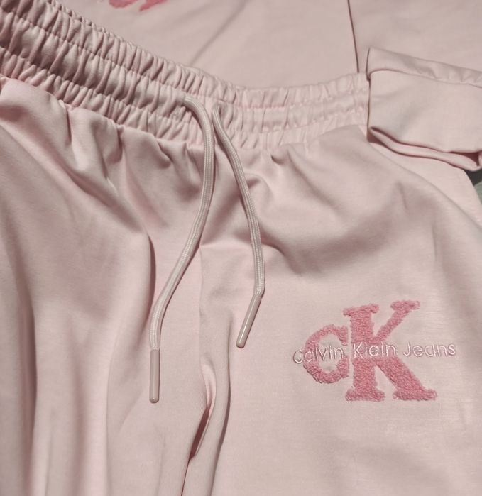 Нов детски екип на"Calvin Klein" 9/10г.