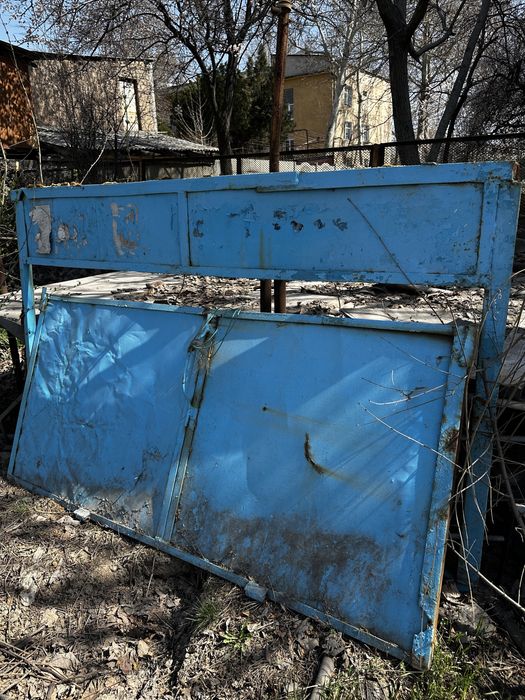 Temir eshik sotiladi