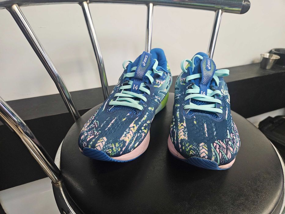 Дамски маратонки ASICS NOOSA