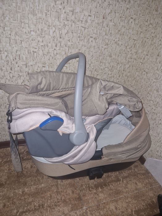 Продаю детскую коляску зима лето