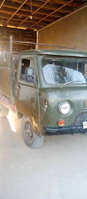 UVaz mashinasi sotiladi