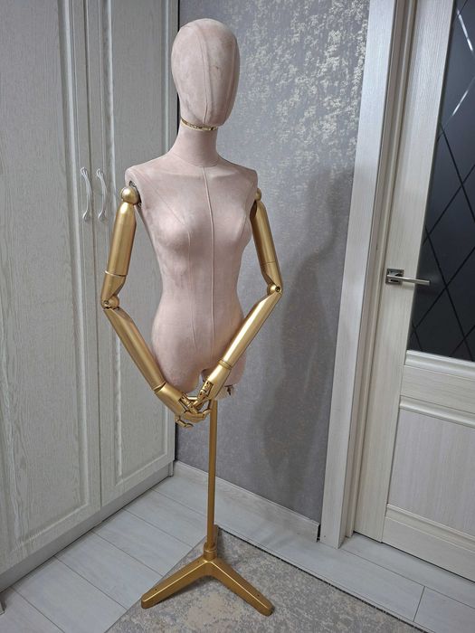 Продам  красивый манекен