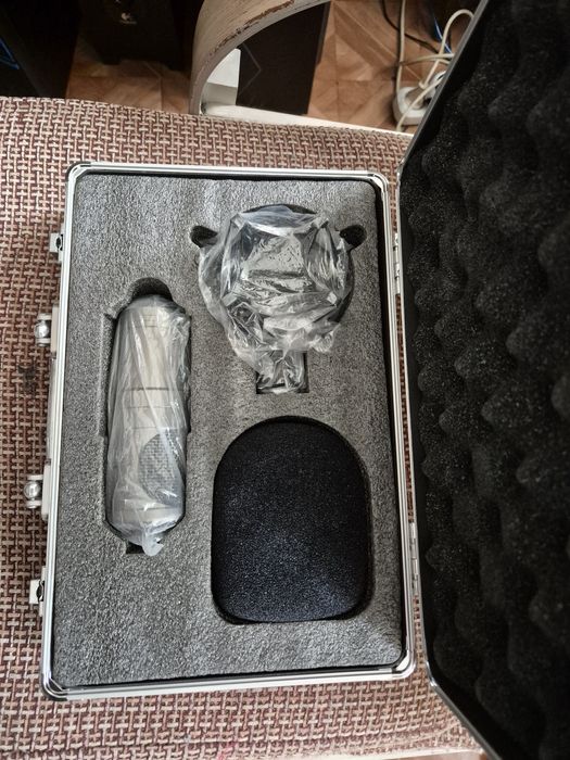 Продаётся студийный микрофон Takctar