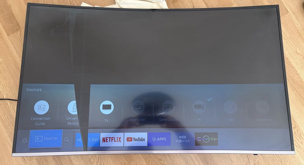 Samsung UE49KU6672UXXH — 49”, серия KU, извит екран.