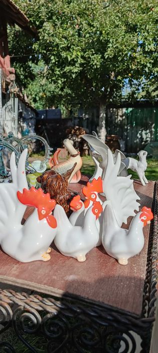 Bibeloruri de ceramica si portelan, foarte vechi.