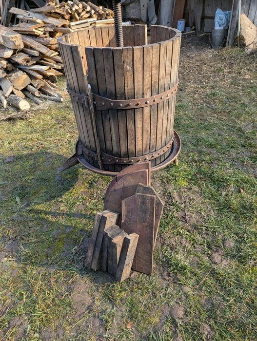 Teasc lemn masiv  puțin folosit