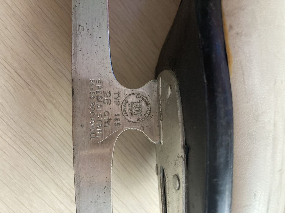 Patine dama piele, Lico