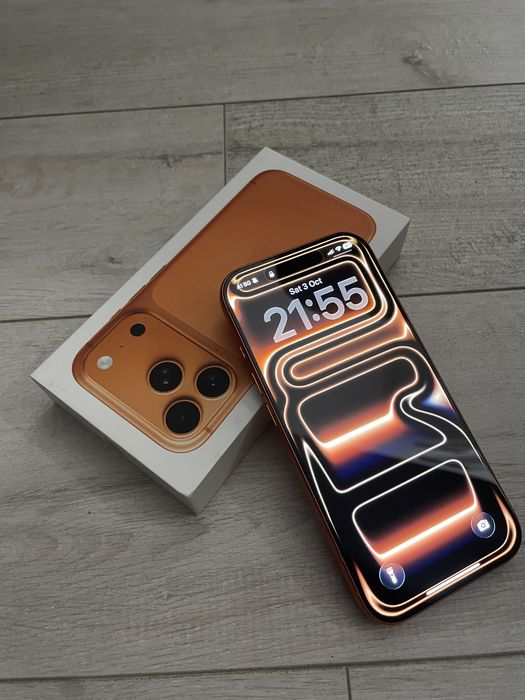Продавам iPhone 17 Pro 256GB – Cosmic Orange