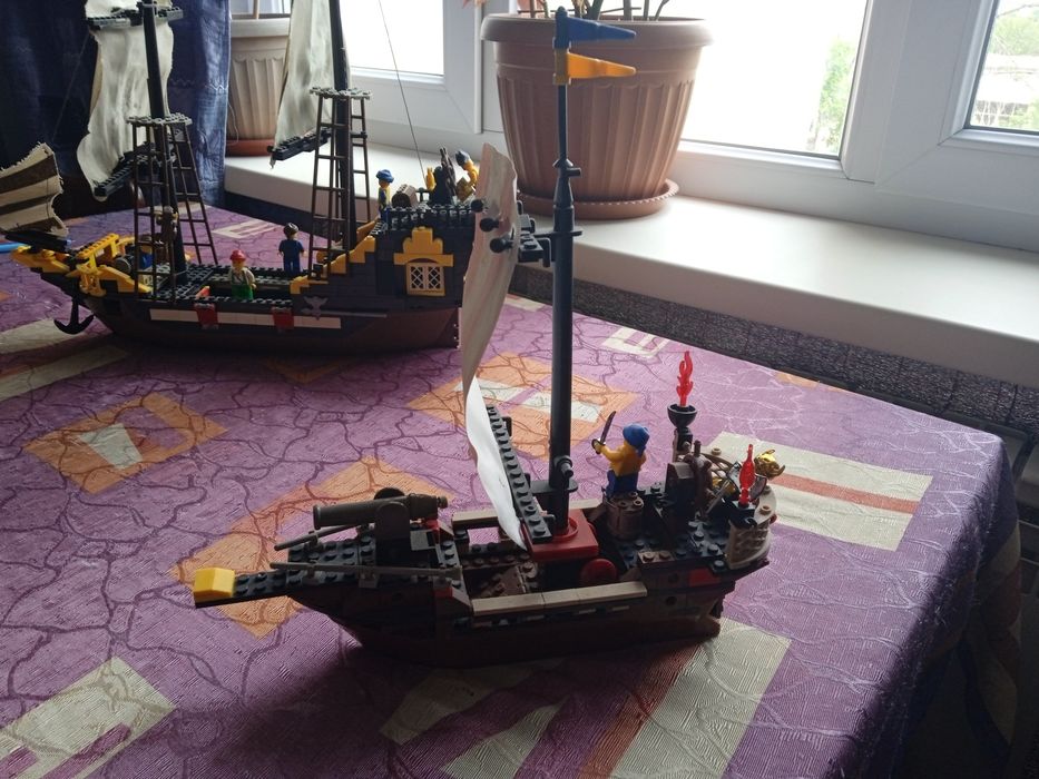 Продается Лего пиратские корабли