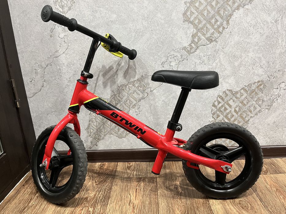 Продам беговел