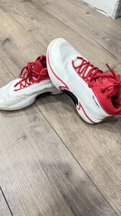 баскетбольные кроссовки