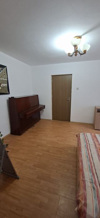 Închiriez apartament