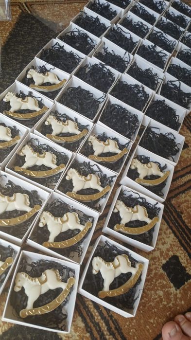 Той бастар , бонбонерки