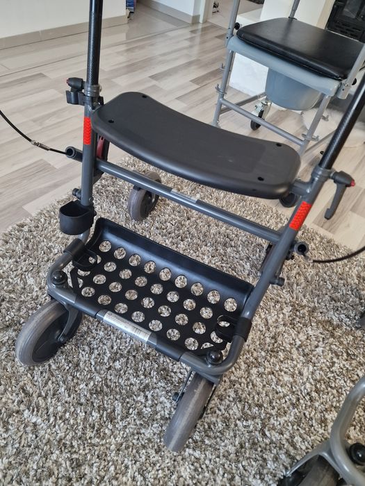 Vând rolator pentru persoane vârstnice sau cu dizabilități