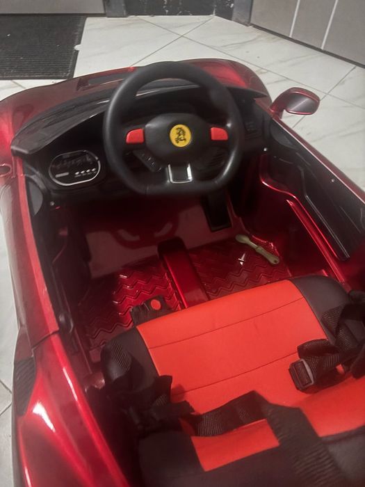 Машина электромобиль на пульте