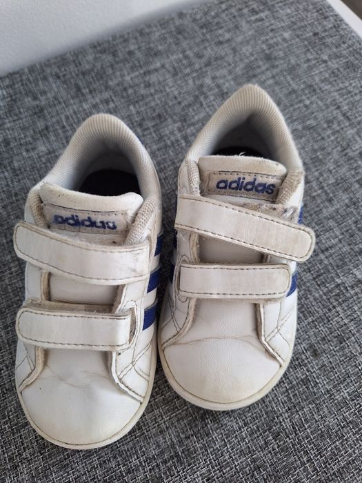 Adidași de piele nr 22-23